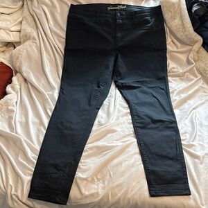 Universal Thread Classic Black Mid Rise Jeggings